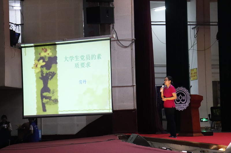 党总支书副书记劳丹讲授老员工党员素质要求