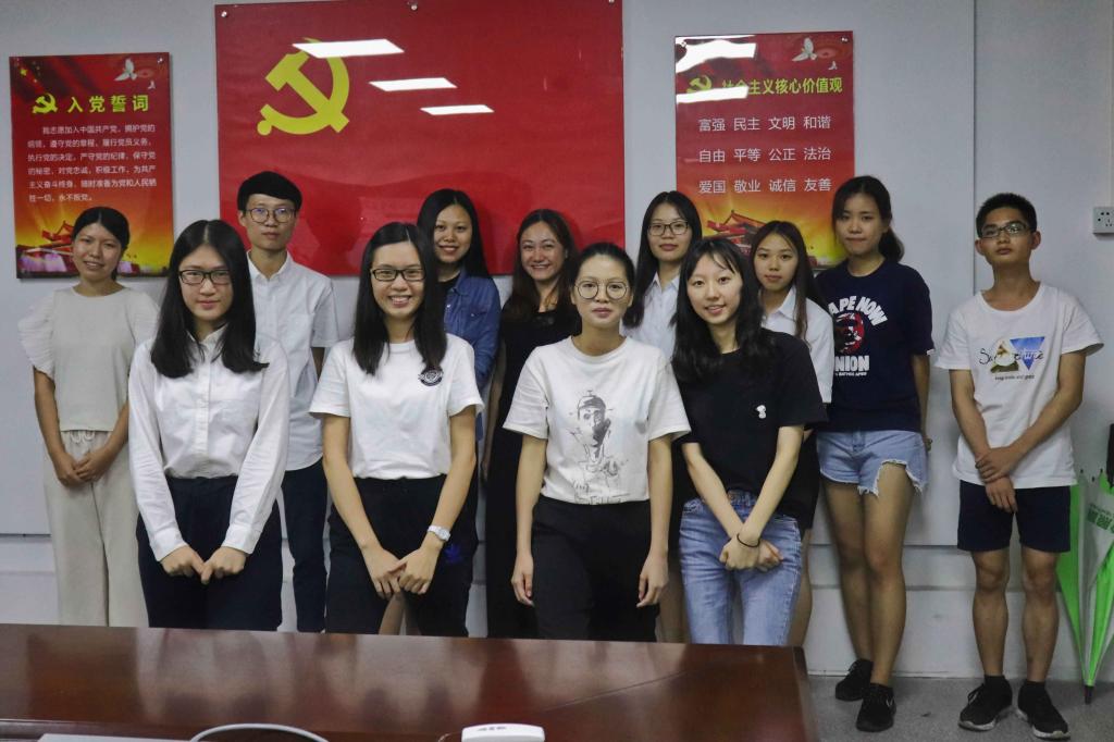 经管新闻中心换届大合照